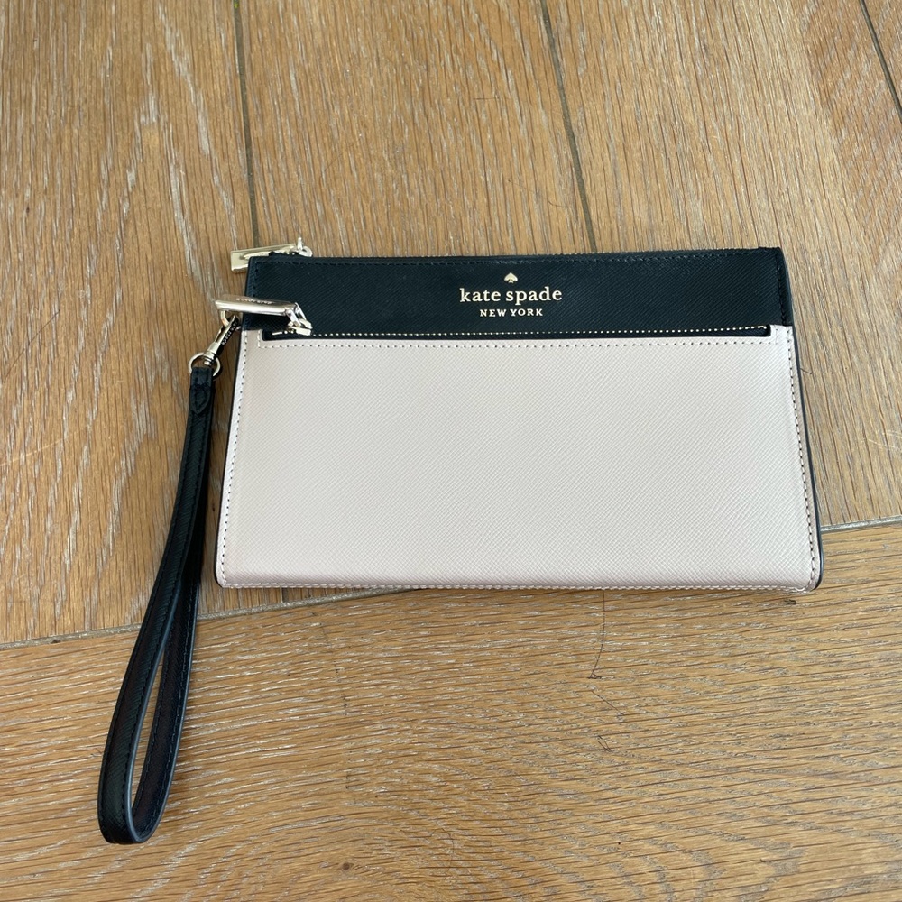 Kate Spade Black and Cream Wristlet